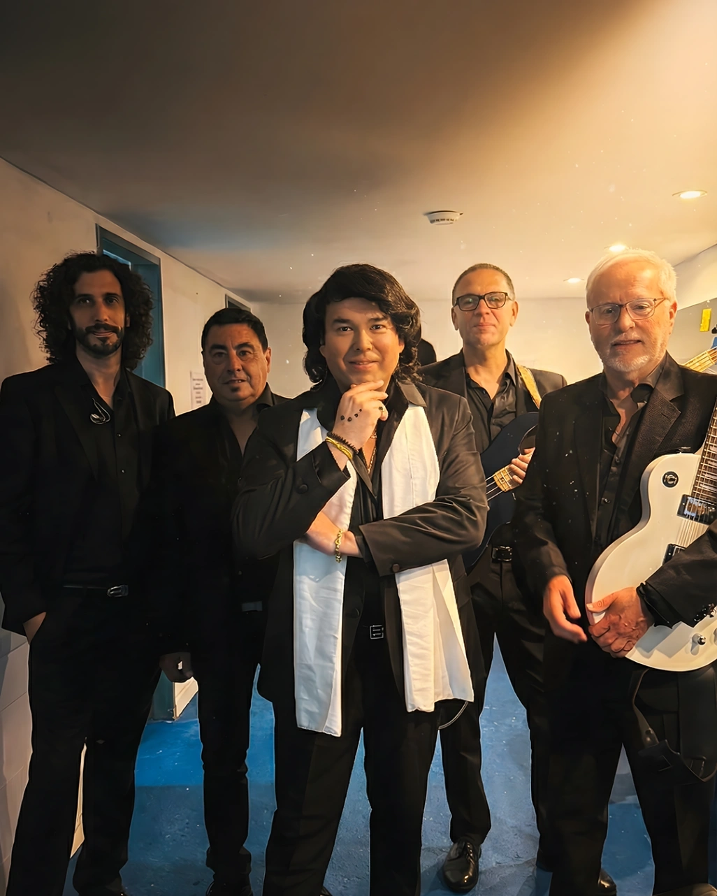 Quintino interpretando A dónde vas en homenaje a Cacho Castaña - Cine Teatro Cañuelas